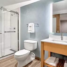 Guest room bath