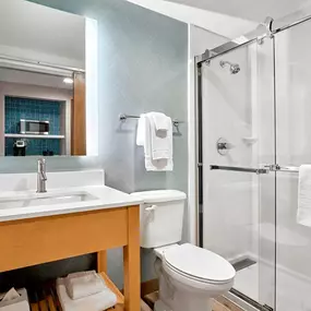 Guest room bath
