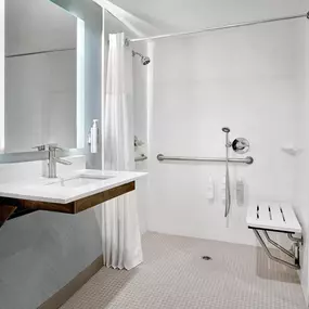 Guest room bath