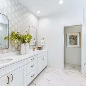 Spa-inspired primary bathrooms