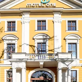 Hotel Motel One Magdeburg - Exterior