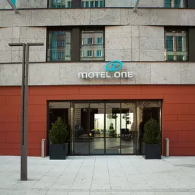 Hotel Motel One Stuttgart-Mitte - Exterior