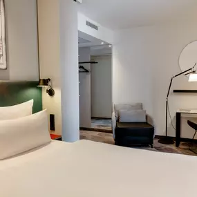 Hotel Motel One Köln-Mediapark - Room