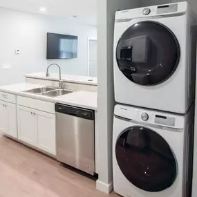 Furnished Apartments w/ In-Unit Washer & Dryers