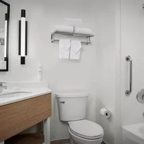 Guest room bath