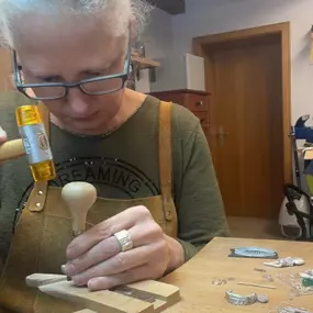 Bild von Grit Gewald / Grits Schmuckwerkstatt „ HÄNG‘ DI O „