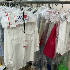 Bild von SY Cleaners & Tailors Drop Box