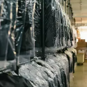 Bild von SY Cleaners & Tailors Drop Box