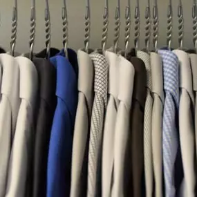 Bild von SY Cleaners & Tailors Drop Box