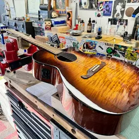 Bild von Reynolds Guitar Repair LLC