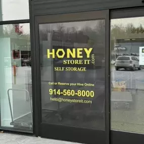 Main entrance HONEY STORE IT