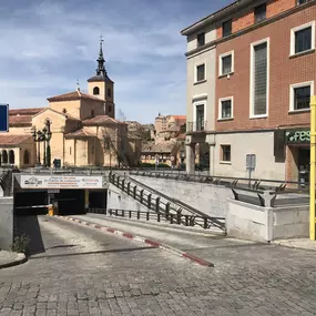 Bild von Parking PARKIA by INDIGO - Acueducto. Centro de Segovia. Acceso 2