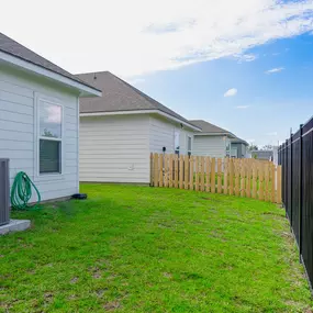 Cypress Point Cottage Apartments Exterior Backyard