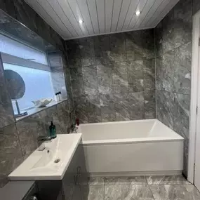 Bild von NW Bathrooms and Kitchen Fitters