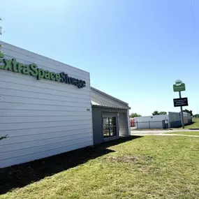 Beauty Image - Extra Space Storage at 9018 Poteet Jourdanton Fwy, San Antonio, TX 78224