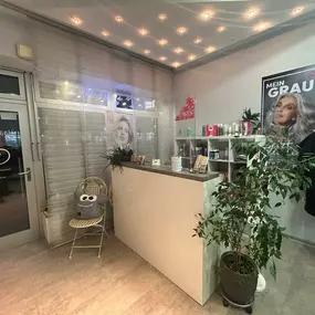 Bild von Haargenau Friseurssalon -   Boidol