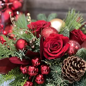 Deck the halls with fresh, festive blooms from Donato’s Floral! Stop by our Maple Grove shop and bring home some holiday magic! ????????