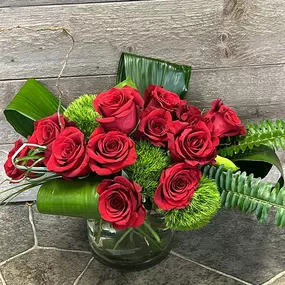 Surprise someone special with a bouquet from Donato’s Floral! Stop by our Maple Grove shop or order online today! ????????