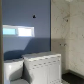 Edgar Lopez Construction- baño remodelado