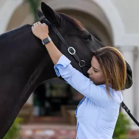 palm beach equine clinic veterinarian Dr. Natalia Novoa chiropractic adjustment