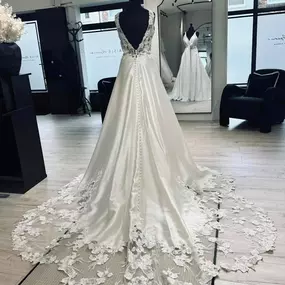 Bild von Aisle Avenue Bridal Outlet