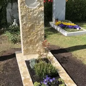 Bild von Kiefer & Kiefer GmbH Steinmetz Meisterbetrieb Garten- & Landschaftsbau Werkstatt in Haar / Ausstellungsfläche Haar und Zorneding