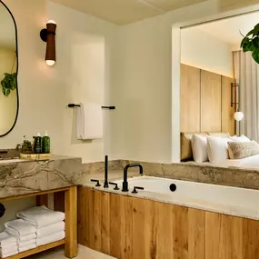 Space Needle 1 Bedroom Suite Bathroom
