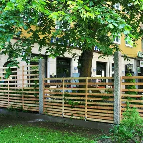 Holzzäune und Sichtschutzelemente_ Gartenbau Fischer GmbH | München