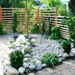 Holzzäune und Sichtschutzelemente_ Gartenbau Fischer GmbH | München