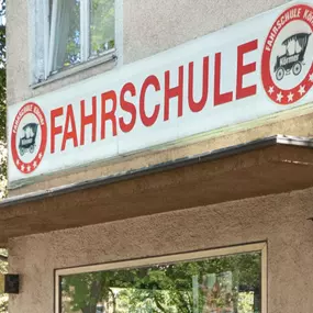 Von außen - Fahrschule Körmer | München