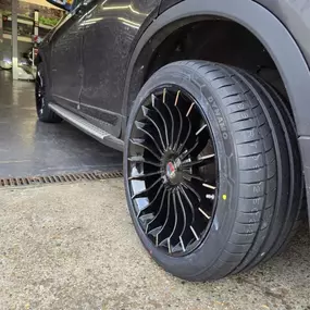 Bild von H4 Tyres & Wheels Ltd