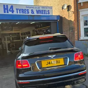 Bild von H4 Tyres & Wheels Ltd