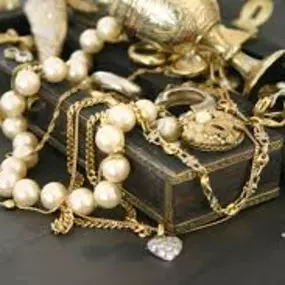 Bild von Quality Vintage Affordable Jewelry