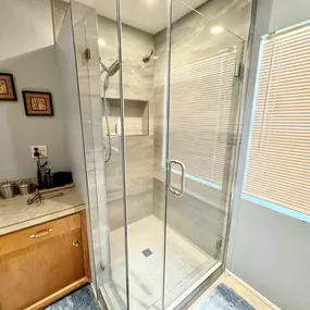 Ledezma Remodeling transformed this space into a modern retreat through expert shower remodeling. With frameless glass doors, refined tilework, and a thoughtfully recessed shelf, this crisp, functional space feels like a personal spa. It’s home remodeling elevated to a new level.