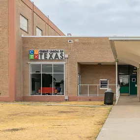 Credit Union of Texas' public entrance to the SMART Branch at Berkner High School in Richardson, TX