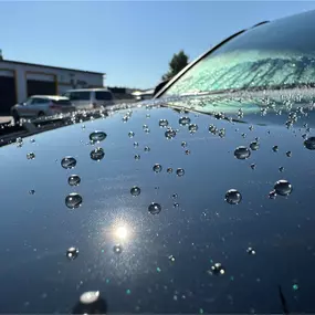 Nano-Versiegelung bei Glanzwerk – Perfekter Schutz & strahlender Tiefenglanz
Mit der hochwertigen Nano-Versiegelung bei Glanzwerk wird der Lack optimal vor Schmutz, Wasser und Umwelteinflüssen geschützt. Die innovative Schutzschicht sorgt für einen langanhaltenden Lotuseffekt, reduziert die Anhaftung von Schmutzpartikeln und erleichtert die Fahrzeugpflege erheblich. Mehr Glanz, weniger Aufwand – jetzt Termin für eine professionelle Nano-Versiegelung vereinbaren!