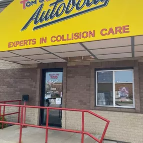 Tom & Ed's Autobody in Schererville – Exterior Storefront Signage at Tom & Ed's Autobody