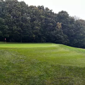 The hardest hole on the course. A long straight par 4 requires accuracy with the thin treelined fairway. Teeing from an open area the fairway feels even narrower as you play into the opening towards the green.