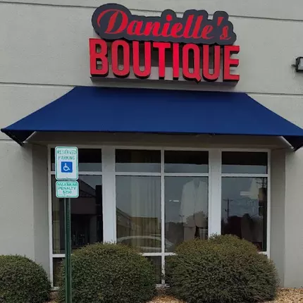 Logo van Danielle's Boutique Bridal and Tuxedo Rentals