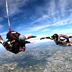 Bild von Parachutisme Laval – Saut en parachute - Sauts en Tandem & Formations PAC / OA