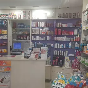 FARMACIAMANGLESVALLEFERNANDEZ_MOSTRADOR.jpg