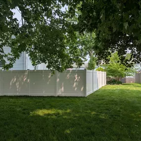 Bild von Big and Tall Fence