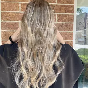 Expert Balayage Application For Long-Lasting Blonde Results In Schaumburg, IL