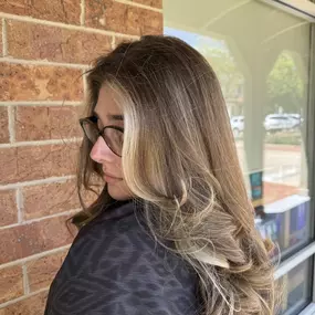 Expertly Placed Highlights For A Face-Framing Effect In Arlington Heights, IL