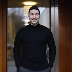 Rechtsanwalt Heval Mienert – Anwalt für gewerblichen Rechtsschutz und IT Recht in Berlin. Beratung zu Markenlizenzvertrag, KI und Urheberrecht, unlauterer Wettbewerb Anzeige, Wettbewerber abmahnen, internationale Markenstrategie.