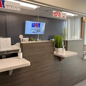 United Auto Insurance Des Plaines office location interior help desk for auto insurance questions