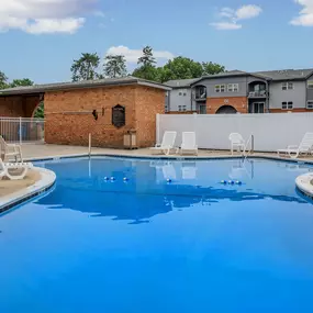Bild von London Square & Blue Spruce Apartments
