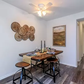 Bild von Walden Pond Living