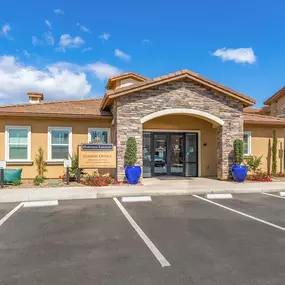 Front view on Heritage Landing Apartments with parking lot