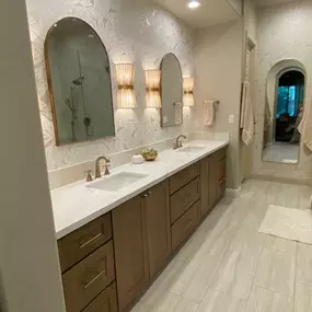 The Wallpaper Co. brings timeless charm to this bathroom with a refined, nature-inspired design that feels both fresh and inviting. For homeowners exploring elegant wallcoverings in Phoenix, this space shows how the right details, like textured walls, warm lighting, and clean lines, can turn a functional room into a personal retreat.